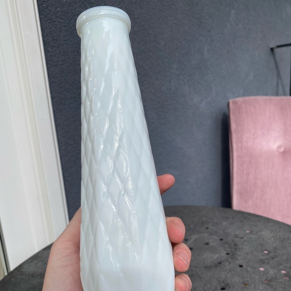 Cross cross diamond patterned milk glass - Picture 6 of 8